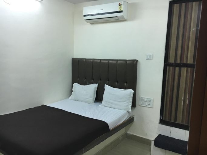 Bedroom, Hotel Janata Residency, Mumbai Suburban