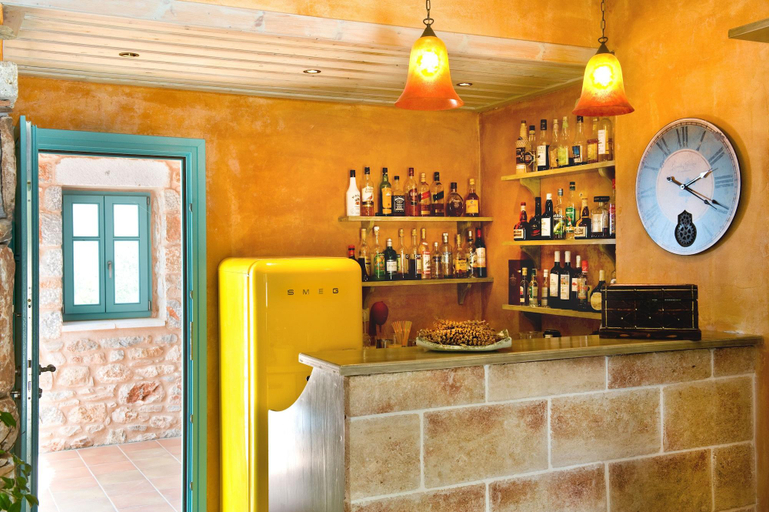 Public Area 3, Pandora, Peloponnese