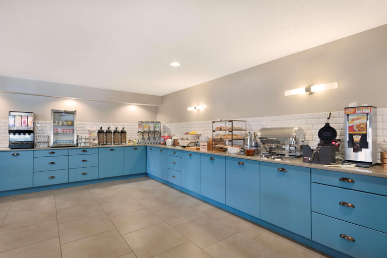 Food & Drinks 5, Country Inn & Suites By Radisson Chippewa Falls Wi, Chippewa