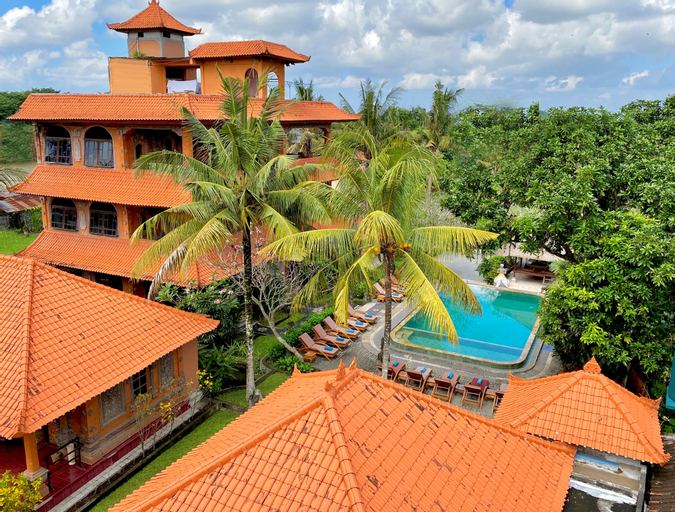 Exterior & Views 20