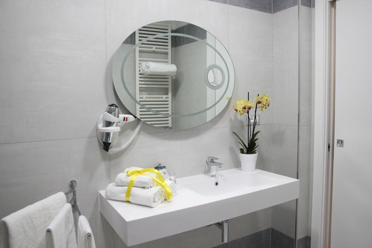 Bathroom 5, Alfema Ugento Club, Lecce