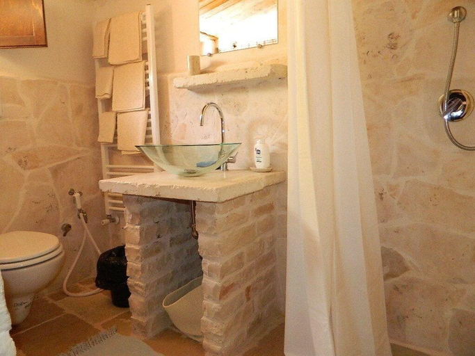 Bathroom 5, Fontana Vecchia, Bari