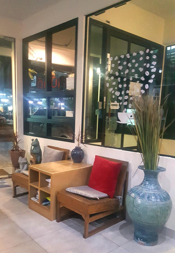 Public Area 2, Double D Rooms & Cafe, Bangkok Noi