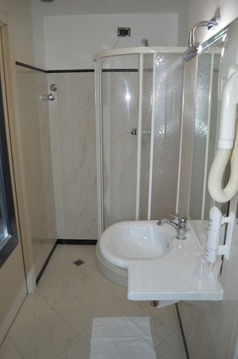 Bathroom 4, Canadian Hotel, L'Aquila