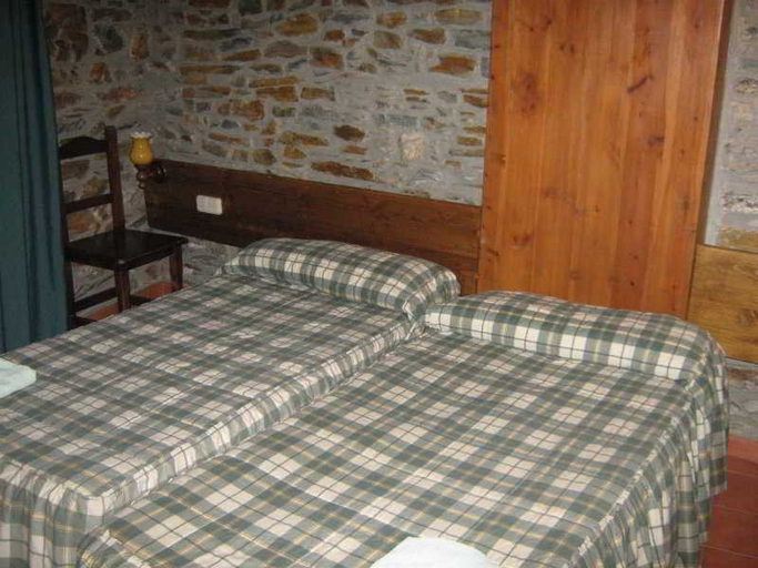 Bedroom 5, Ruso, Girona
