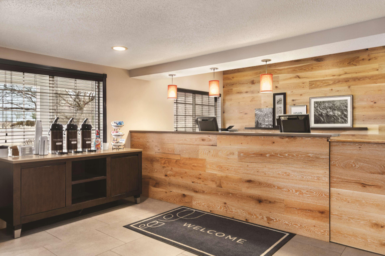 Public Area 2, Country Inn & Suites by Radisson, Springfield, OH, Clark