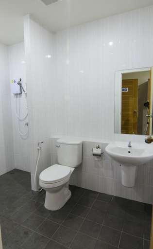 Bathroom 3, Room Hostel at Phuket Airport, Pulau Phuket