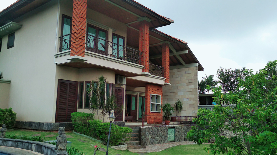 Exterior & Views, Villa Petra Ungaran, Semarang