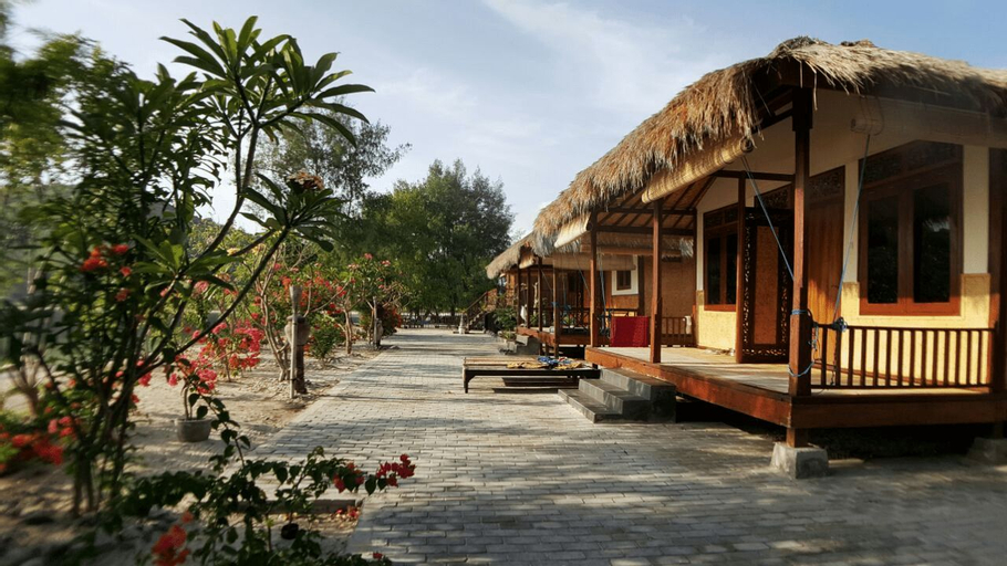 Exterior & Views 16