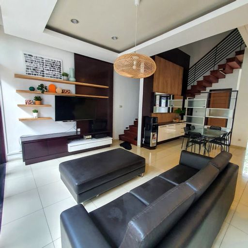 Cottonwood Villa Sutami with Pool Netflix BBQ, Bandung