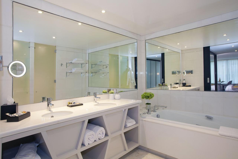 Bathroom 4, La Clef Tour Eiffel Paris by The Crest Collection, Paris