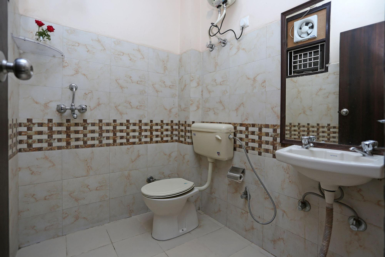 Bathroom 4, Hotel Avalon, Delhi