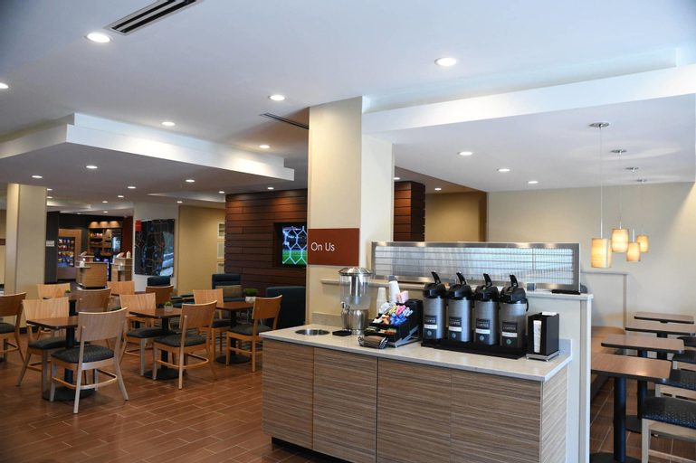 Food & Drinks 5, TownePlace Suites by Marriott Kansas City at Briarcliff, Jackson