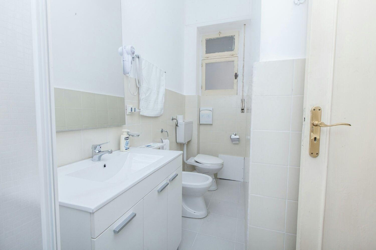 Bathroom 3, Jasmin B&B, Palermo