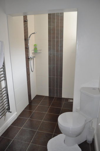 Bathroom 4, Avoncot Guest House, Warwickshire