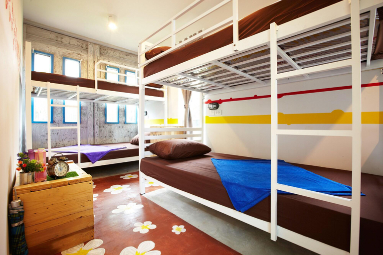Public Area 2, WH Hostel, Khlong Toey