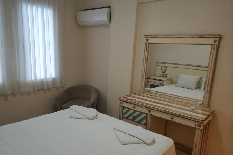 Bedroom 2, Cicek Apart Hotel, Çeşme