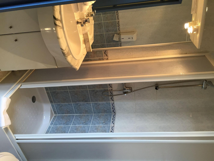 Bathroom 4, Hôtel & Résidence Avermes, Allier