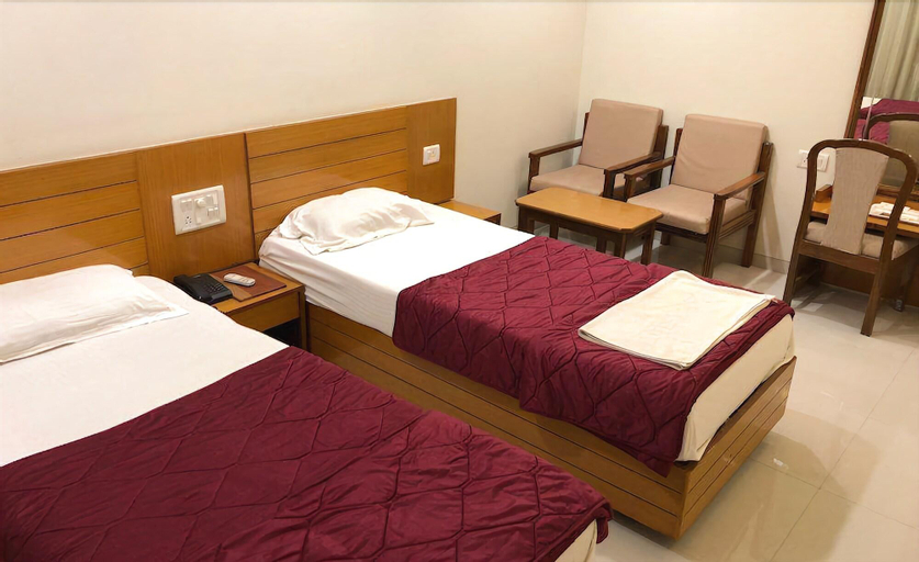 Hotel Sarita, Surat