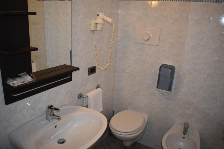 Bathroom 4, Hotel Atlantic Meublè, Bergamo