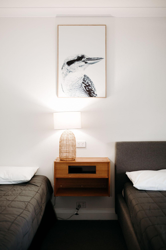Bedroom 3, The Ophir Hotel, Orange
