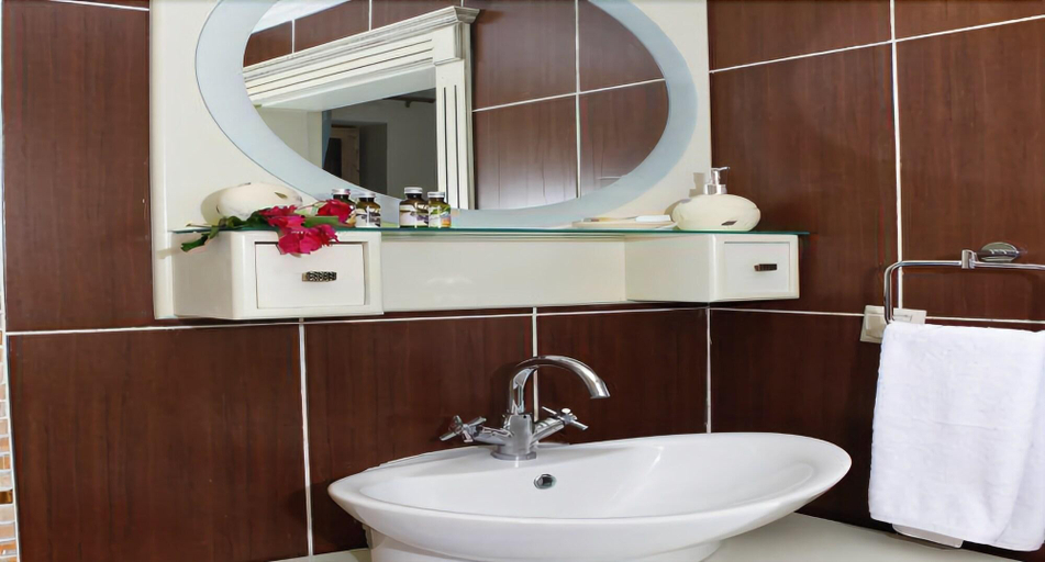 Bathroom 5, Alacati Marina Palace Otel, Çeşme