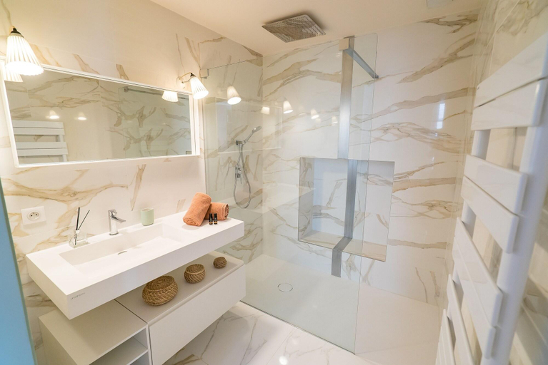 Bathroom 4, Hôtel Singulier Bordeaux, Gironde