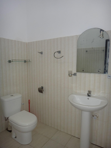 Bathroom 4, Blue Ocean Hotel, Trincomalee Town and Gravets