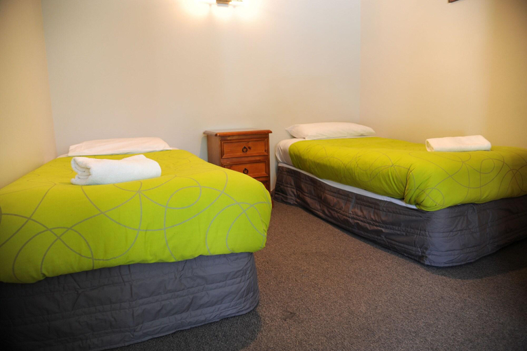 Bedroom 2, Blenheim Top 10 Holiday Park, Marlborough