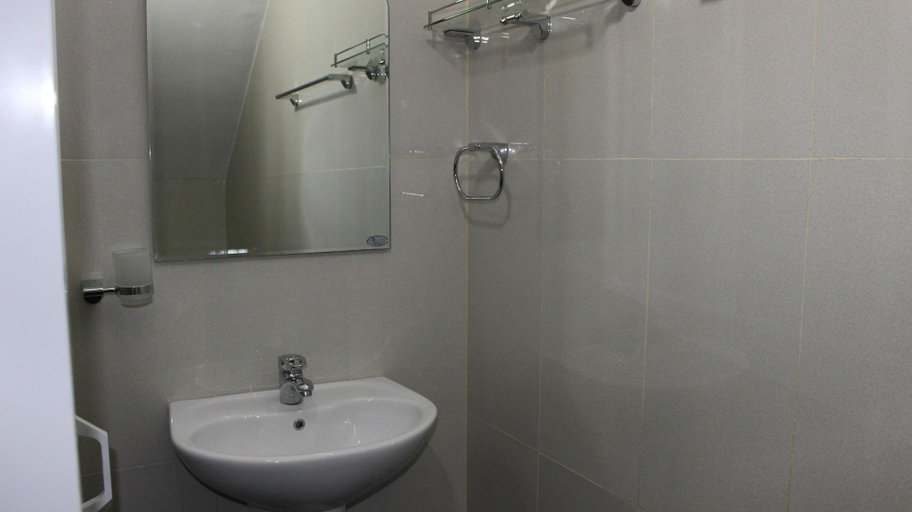 Bathroom 4, Kandy Waters Hotel, K.F.G. & G. Korale