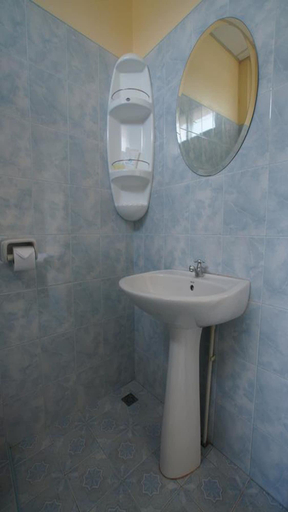 Bathroom 4, R.T. Hotel, Takua Pa