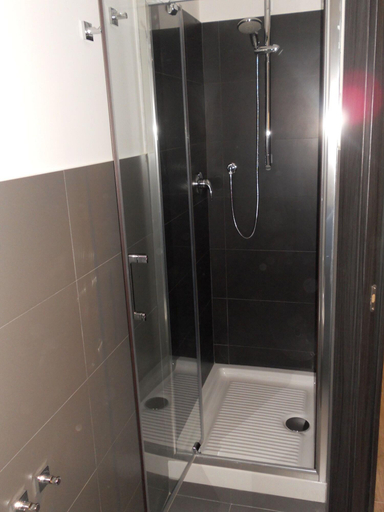Bathroom 5, Pianeta Roma, Rome