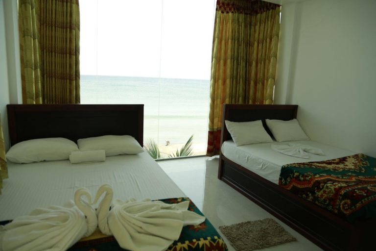 Bedroom 3, Blue Ocean Hotel, Trincomalee Town and Gravets