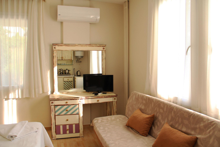 Bedroom 4, Cicek Apart Hotel, Çeşme