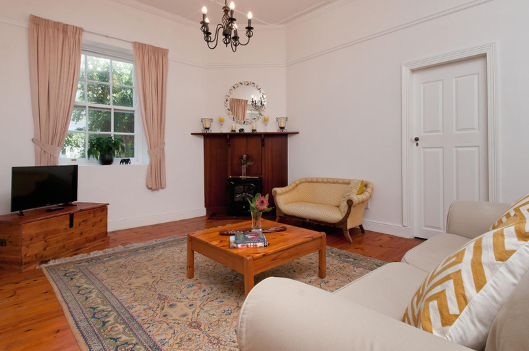 Public Area 2, Cliff Cottage, Overberg