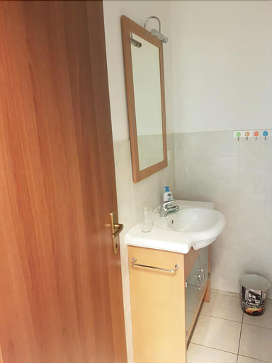 Bathroom 4, Bb Rooms, Trieste