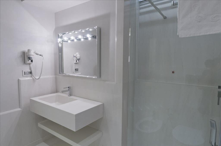 Bathroom 4, Scicli Albergo Diffuso, Ragusa