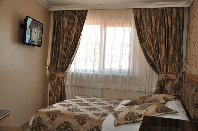 Bedroom 2, Grand Papirus Hotel, Beyoğlu