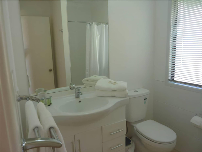 Bathroom 5, Mossman Resort Holiday Villas, Douglas