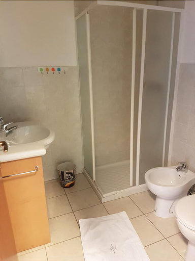 Bathroom 2, Bb Rooms, Trieste