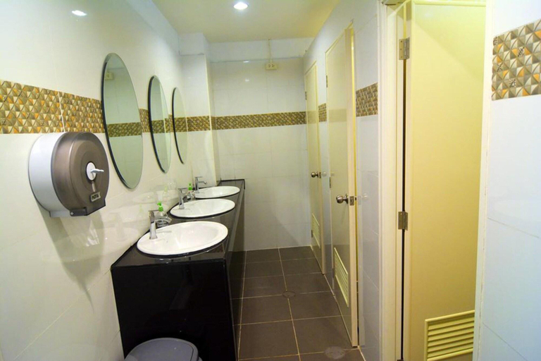 Bathroom 4, Chang Hostel, Ko Lanta