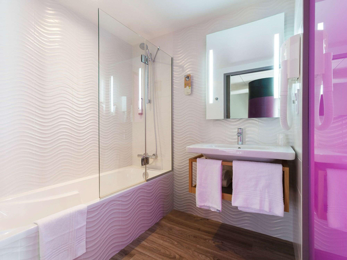 Bathroom 4, ibis Styles Les Sables - Olonne Sur Mer, Vendée
