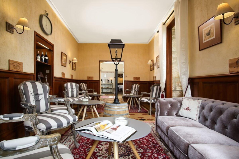Public Area, Hôtel La Roseraie, Dordogne