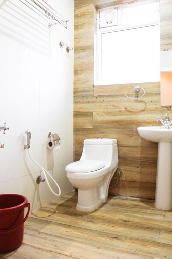 Bathroom 5, Al Woodlands Residency, The Nilgiris