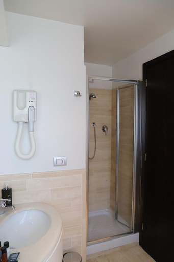 Bathroom 4, Albergo Cantiani, Ancona