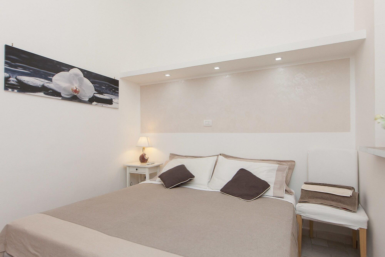 Bedroom 2, San Peter Angels, Rome