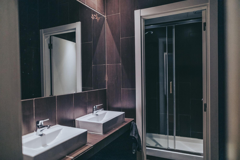 Bathroom 4, Urban Garden Hostel, Lisbon