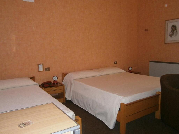 Bedroom 3, Hotel Corona, Campobasso