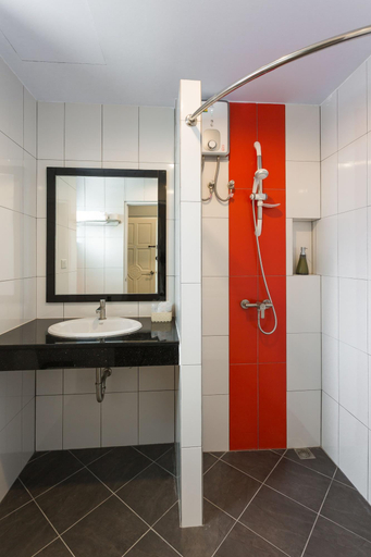 Bathroom 5, iNest Poshtel, Phuket Island