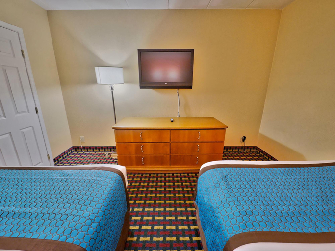 Bedroom 4, Seashire Inn & Suites, Virginia Beach